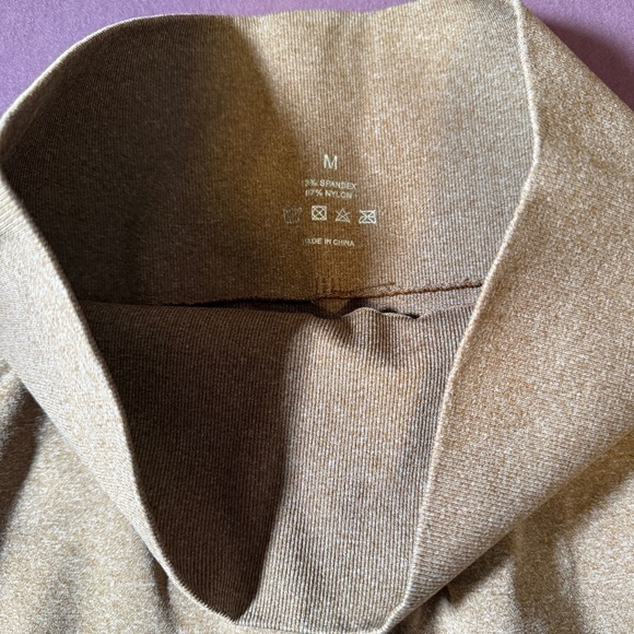 NVGTN Contour Seamless Leggings  in Sandy/Tan - Size Medium - Picture 5 of 6